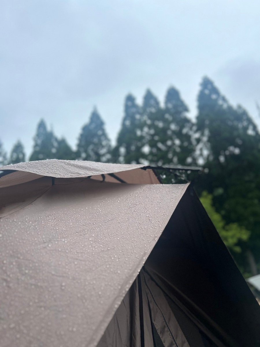 LEON1111111113's tweet photo. 今日は一日雨キャンプです☂️
昼前から呑むよねぇ〜🍻 https://t.co/0LbaTmfyPX