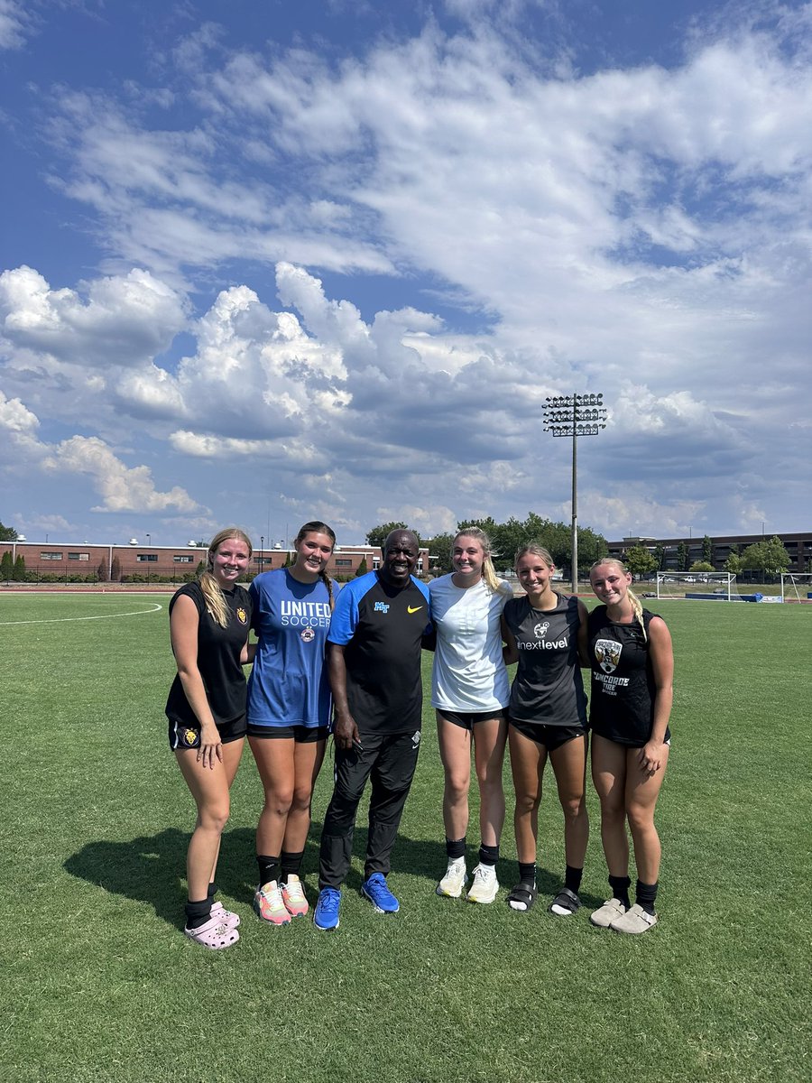 EllaSellers25's tweet photo. I had a blast today at camp with my future freshmen class (missing @addie_martin17) at my future home for 4 years @MT_Soccer. @AstonRhoden @hhoefs22 https://t.co/QOoVzK8AdB