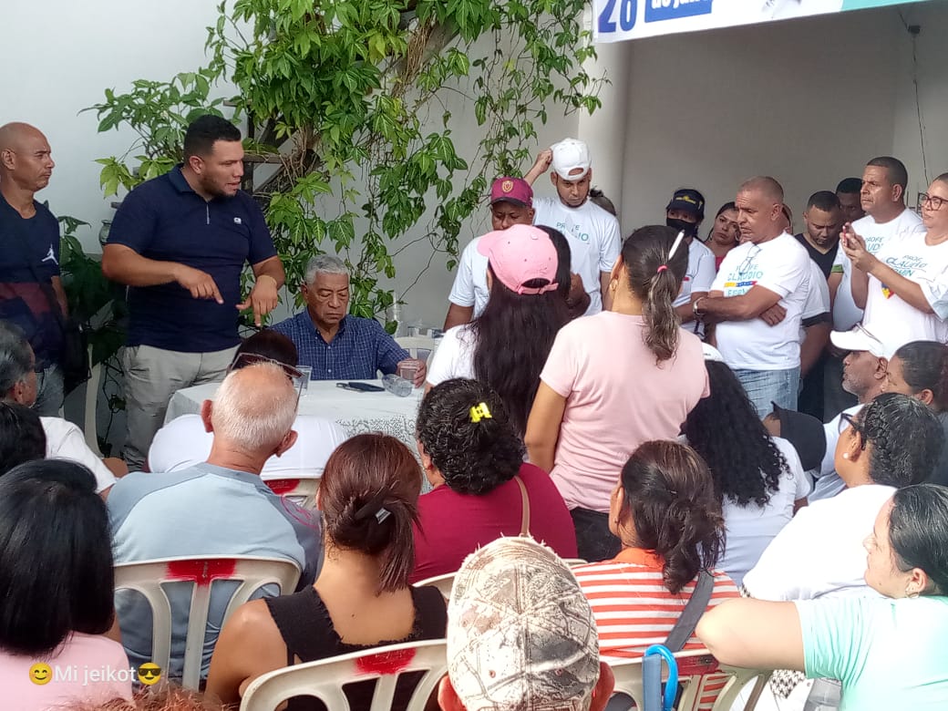 CESARMOGOLLONG's tweet photo. Mariño recibió al Prof @claudioefermin para ratificar nuestro compromiso en su candidatura, seguimos avanzando en Aragua https://t.co/GgQyM4WUG6