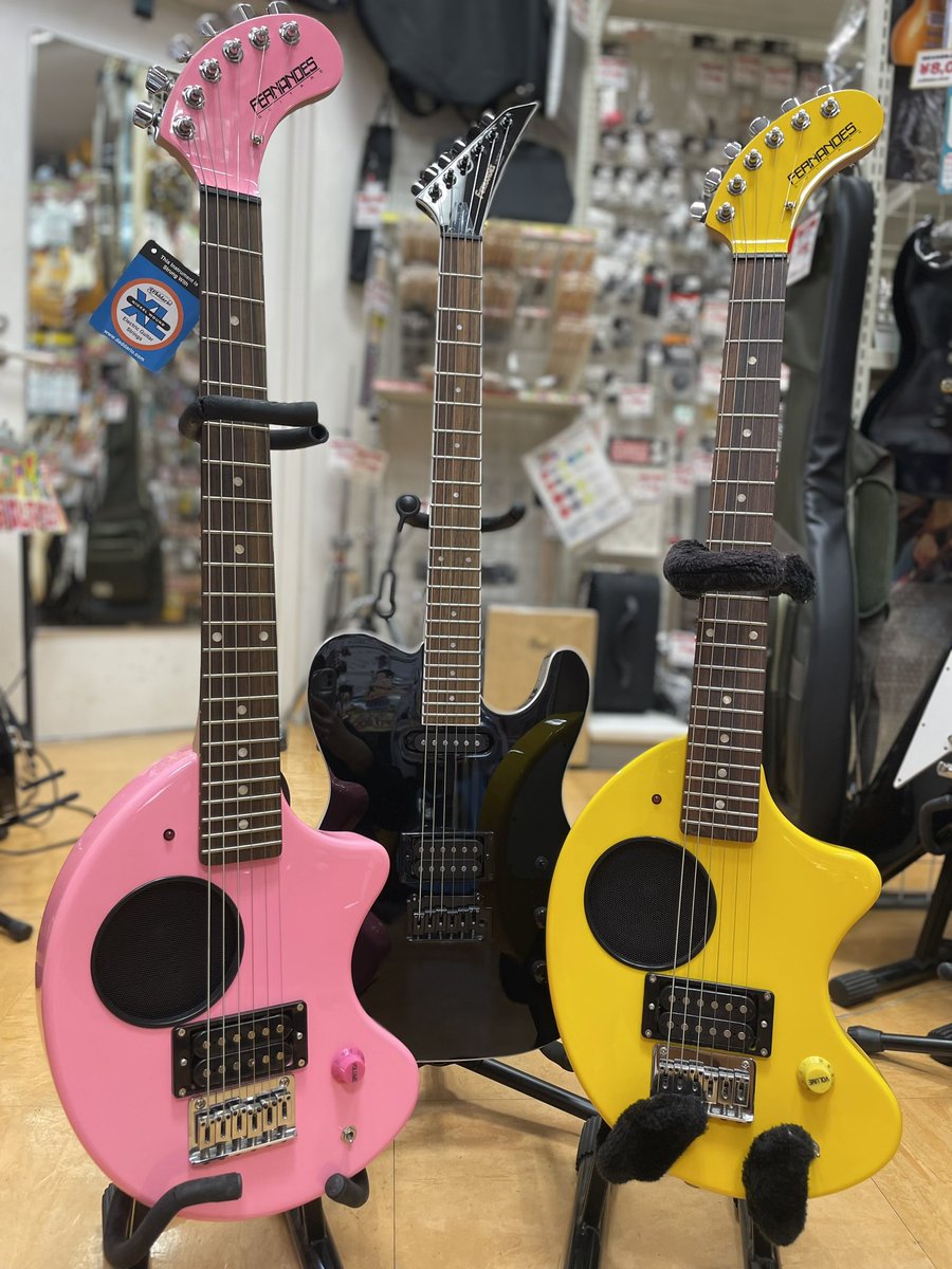 utsubo0021's tweet photo. フェルナンデスと言えば〜？

やっぱり【ZO-3】ですよね♪

世界で一番売れたギターと言われ、かわいすぎるビジュアルが目を引く一本。

うつぼ楽器にいるZO-3たちをパシャリ🐘✨

#FERNANDES #FERNANDES今までありがとう #エレキギター #うつぼ楽器 #ZO3 https://t.co/Fntt5q22Jr