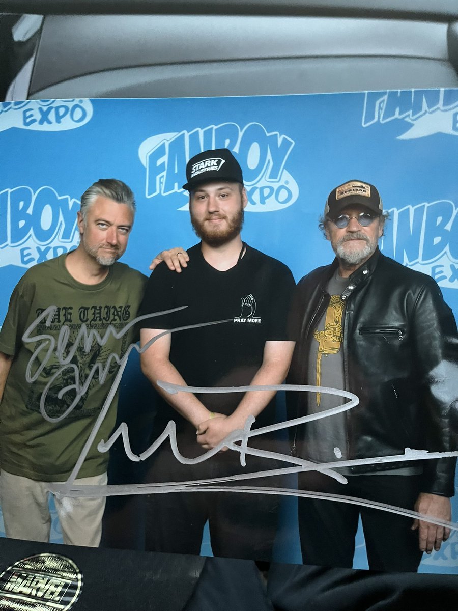 tommyslayz's tweet photo. Met @seangunn and Micheal rooker today #guardiansofthegalaxy #mavelstudios #FanBoyExpo #knoxville https://t.co/o5ZKPF94r7