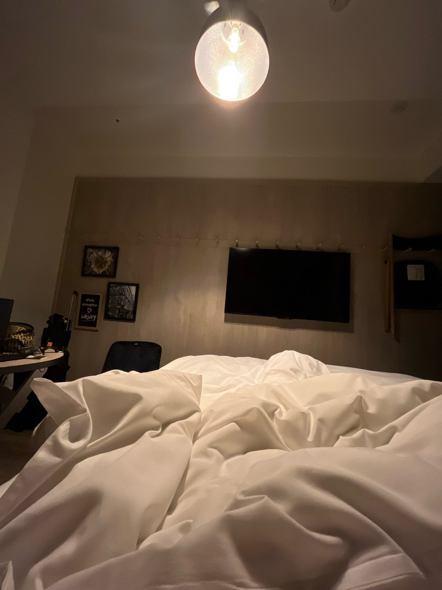 rayisincloud's tweet photo. The room is sooo cozy https://t.co/Rz3vWLFP6b