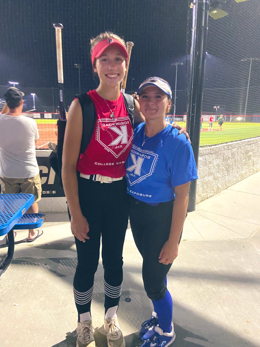 2026Rio's tweet photo. So blessed to have such special friends in my life! Thank you @BackwardsKJax for this opportunity! This camp was awesome and the fields were absolutely amazing!! π€© #SoftballforLife https://t.co/0mOJx8dnW7