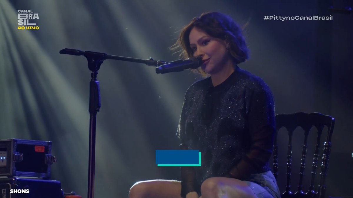 Shows_AoVivo's tweet photo. Pitty: "Esse é um formato inusitado definido aos 45 do 2º tempo pra que nós pudessemos estar aqui. Desistir nunca foi uma opção." #PittyNoCanalBrasil #FestivalDeInvernoNoCanalBrasil https://t.co/0GNFj1PEw1