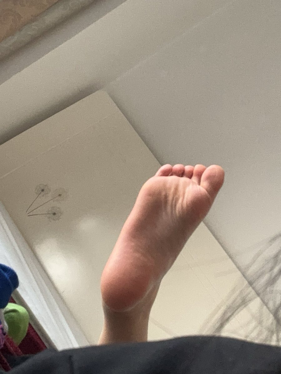 大连脚模  
  脚码37  约脚500  1h 接受尺度大 有同好反馈