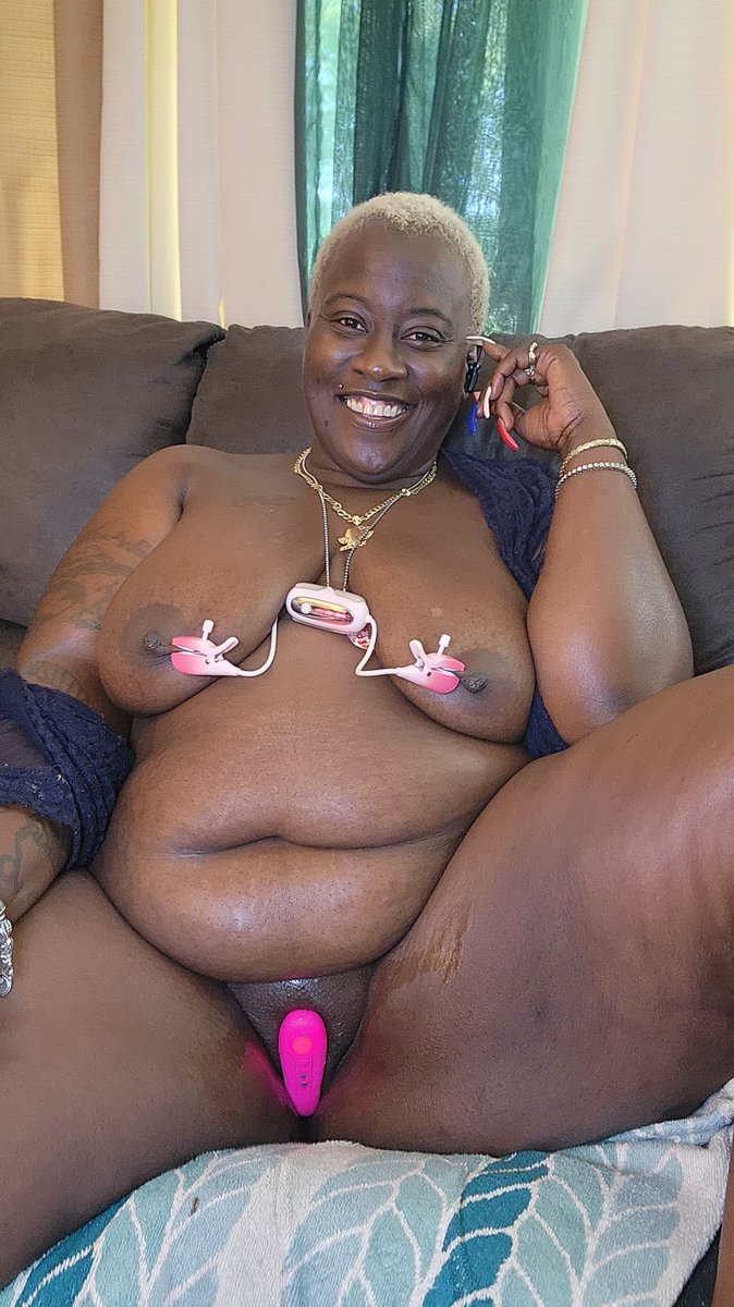 StaxxxJuicy's tweet photo. This 😏 morning started like 👍 this 
Join @CarmenChablis fambase live now 

Cum zap my g-spot and clit 😋 
&amp; my nipples 

Snapchat staxxx.pressure/mzstaxx21 
Click links below https://t.co/9d0Tca32Uf