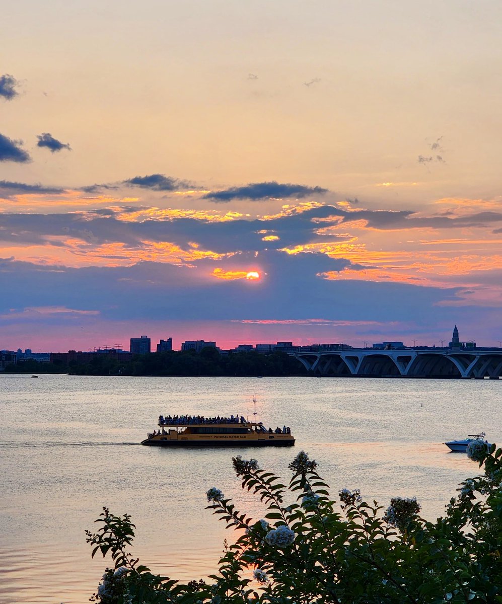 Hoy el cielo se vistió de amarillo, azul y rojo. Elijo creer.