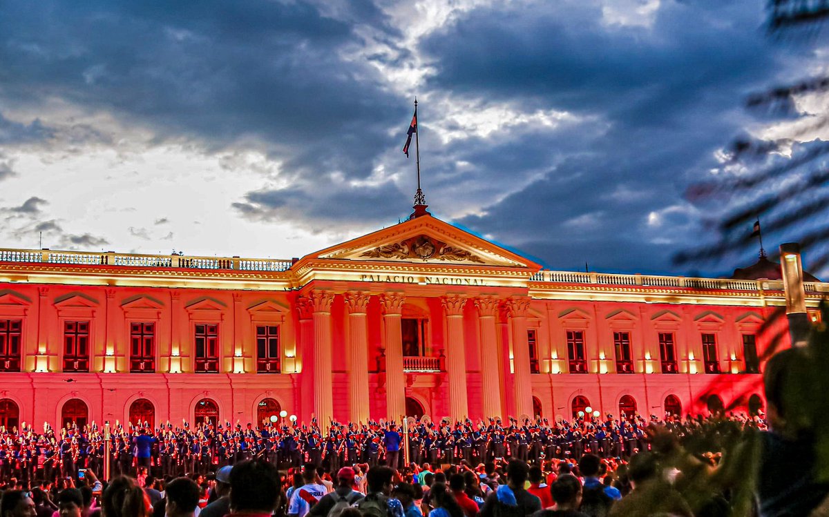 Miles de salvadoreños vivieron una noche espectacular gracias al talento de los 600 músicos que integran Banda El Salvador 🥁🎺🎷.