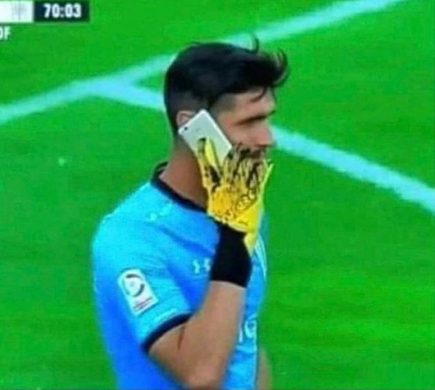 elmascampeom's tweet photo. Britos en pleno partido pregúntandole a Dorregaray si llego bien a Chipre 😆 https://t.co/1uLGbsR0UA