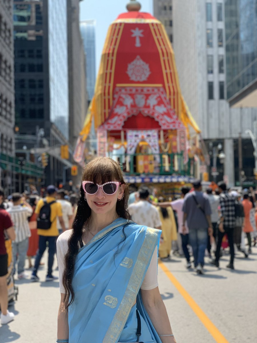 AnaToneDaMania's tweet photo. It was a Hare Krishna kind of day! #iskcontoronto #festivalofindia #RathaYatra2024 #torontofestival https://t.co/A6xkOz0ngU