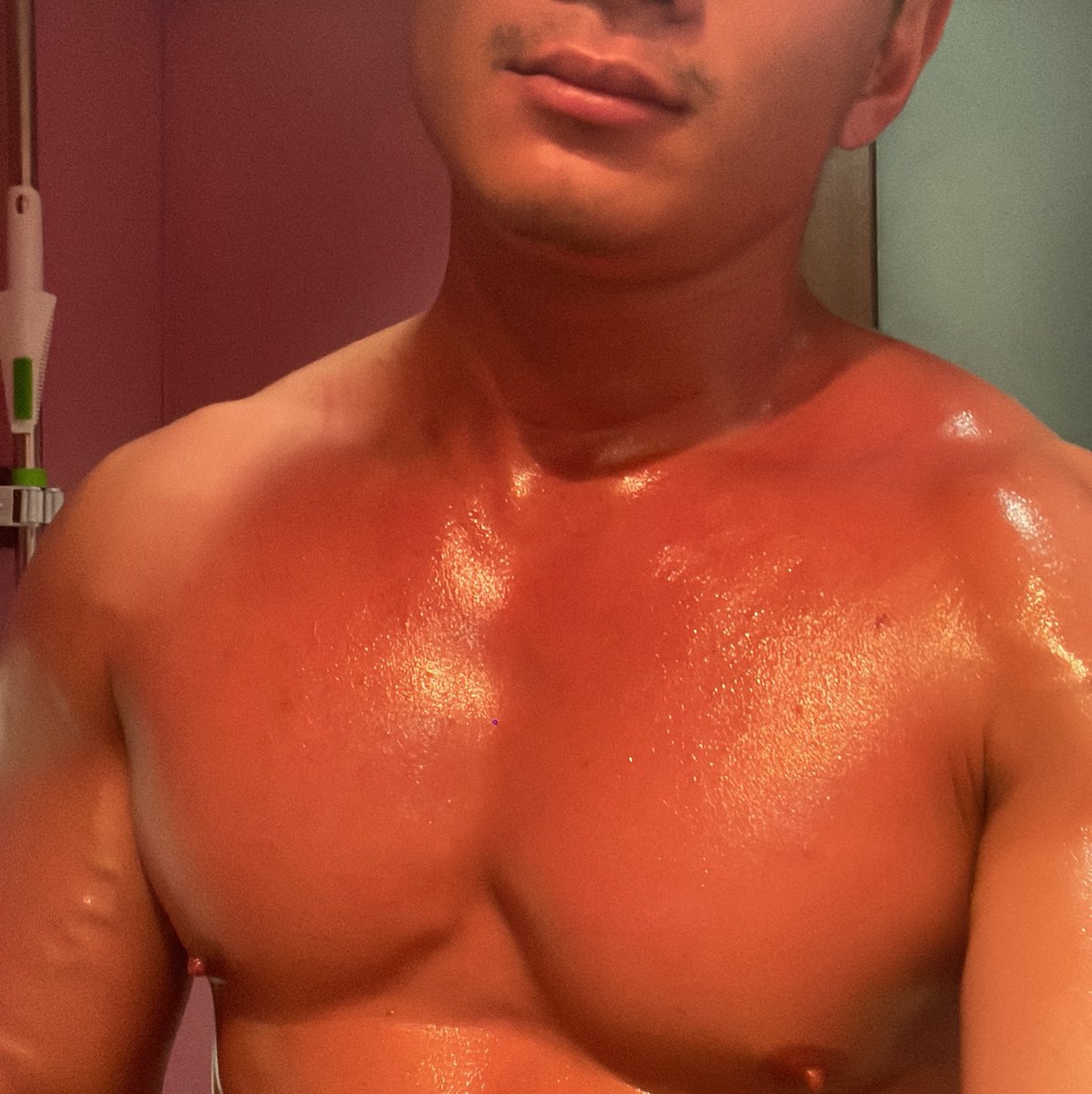 JayenCheng's tweet photo. 要奪曬？ https://t.co/LhW6OB7D17