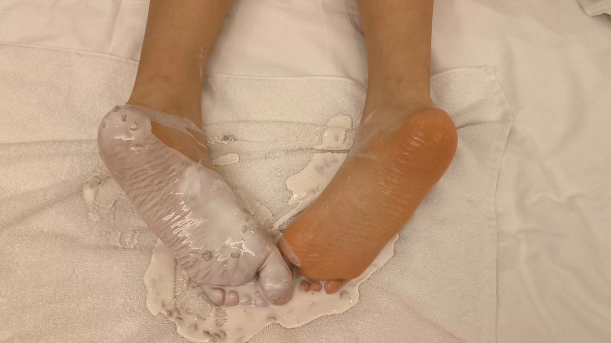 北京脚模 
大一艺术生 脚码38  约脚500  1h 有同好反馈