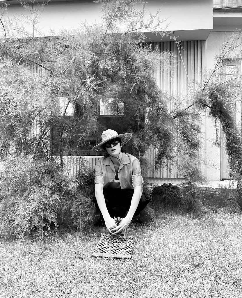 Brxipda's tweet image. #PradaSummerKit.