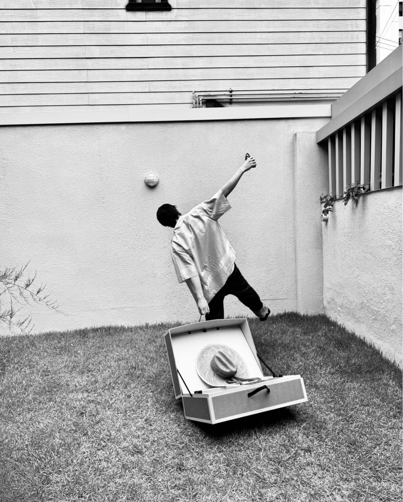 Brxipda's tweet image. #PradaSummerKit.