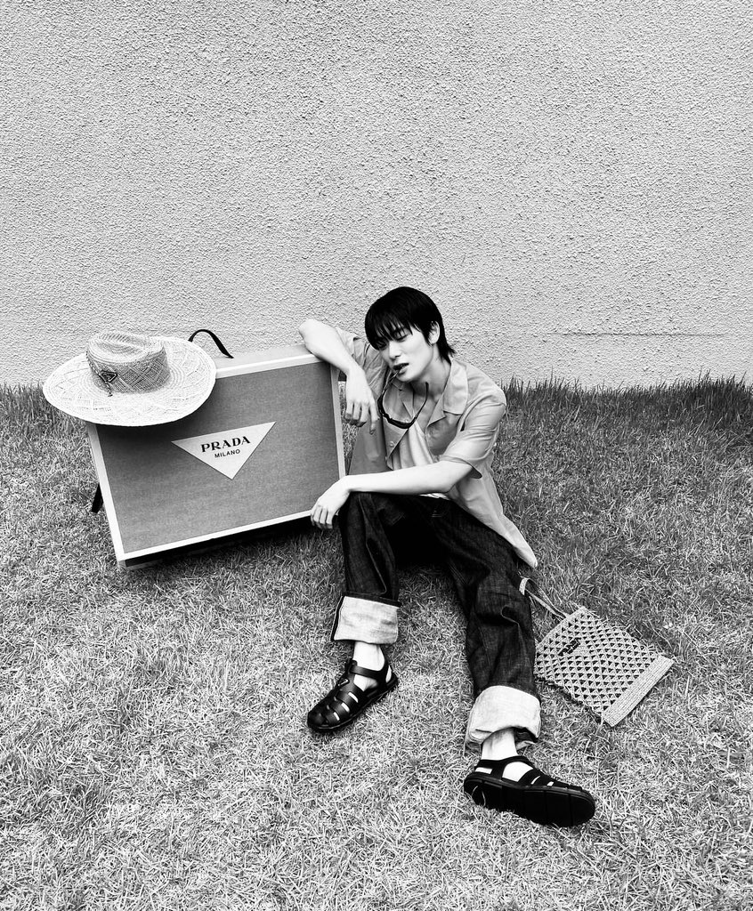 Brxipda's tweet image. #PradaSummerKit.