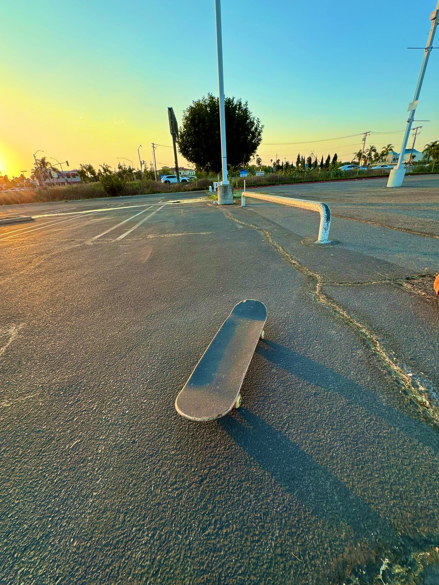 RonsonLambert's tweet photo. Golden hour session 🛹 #skateboarding https://t.co/hWpIeSZlvI