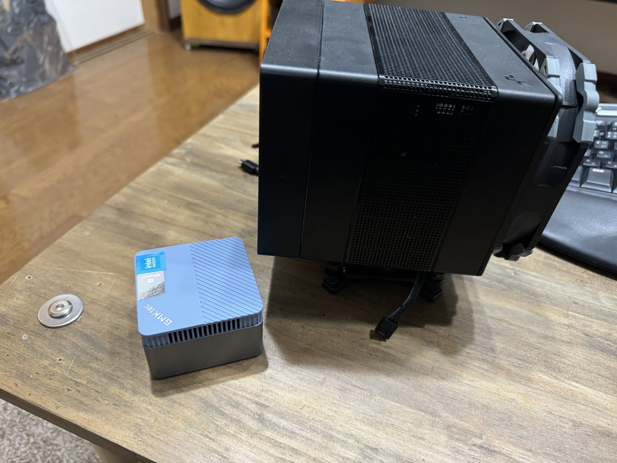 momonga14R's tweet photo. 小さいパソコン買った〜❤️
どれくらい小さいかって?
空冷クーラーとの比較…
#ASSASSIN4
#N97
#ミニpc https://t.co/Dm8ttunGAK