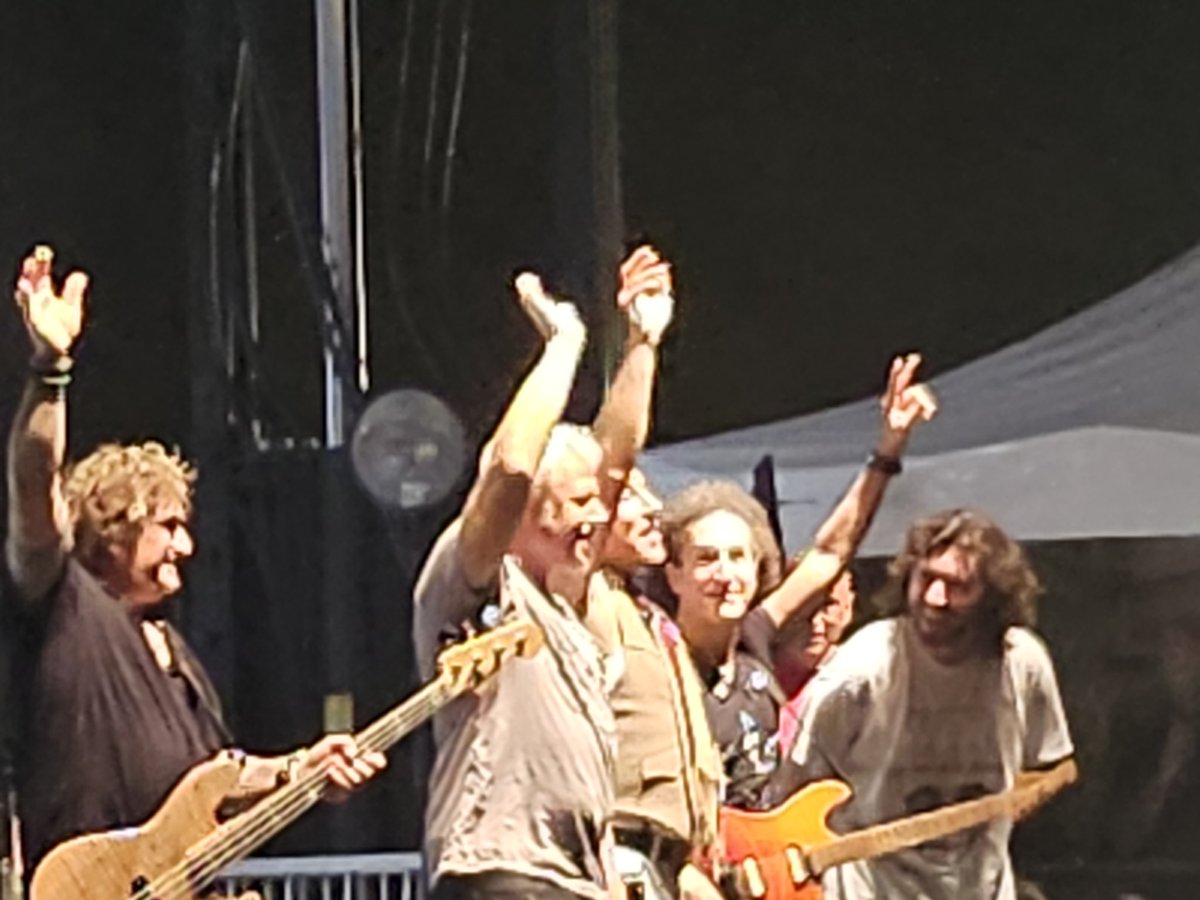scottfo46680471's tweet photo. Shout out To Steve Augeri for a stellar performance #Boomfest #OregonOhio #SteveAugeri @JourneyOfficial https://t.co/dfkvhmP6pt
