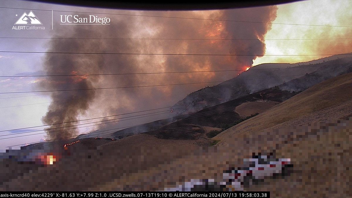 abshaww's tweet image. #WhiteFire burning hot right now on the Mobile CRD 60 camera 
link: alertwest.live/cam-console/13…