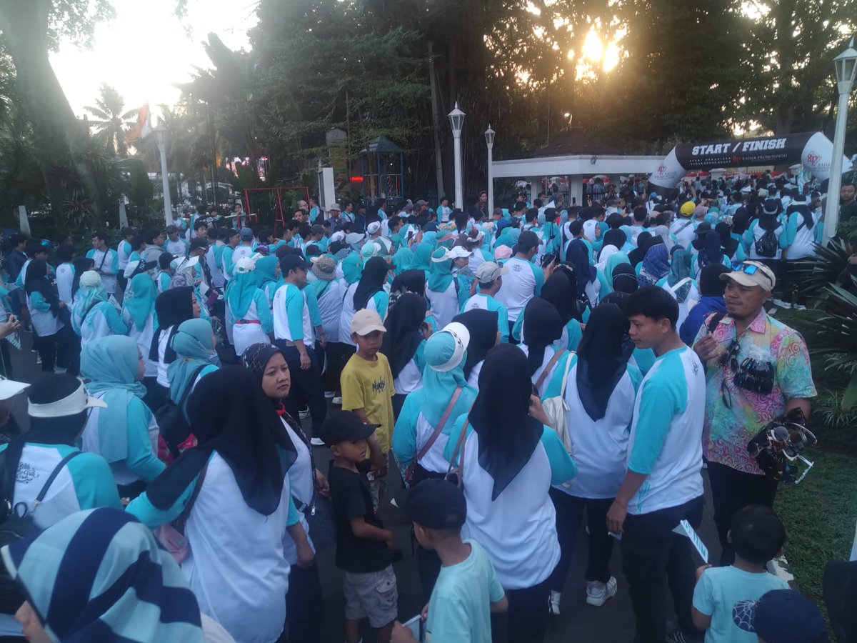 Kegiatannya ada jalan sehat, fun bike, senam sehat.
#SiliwangiSehat