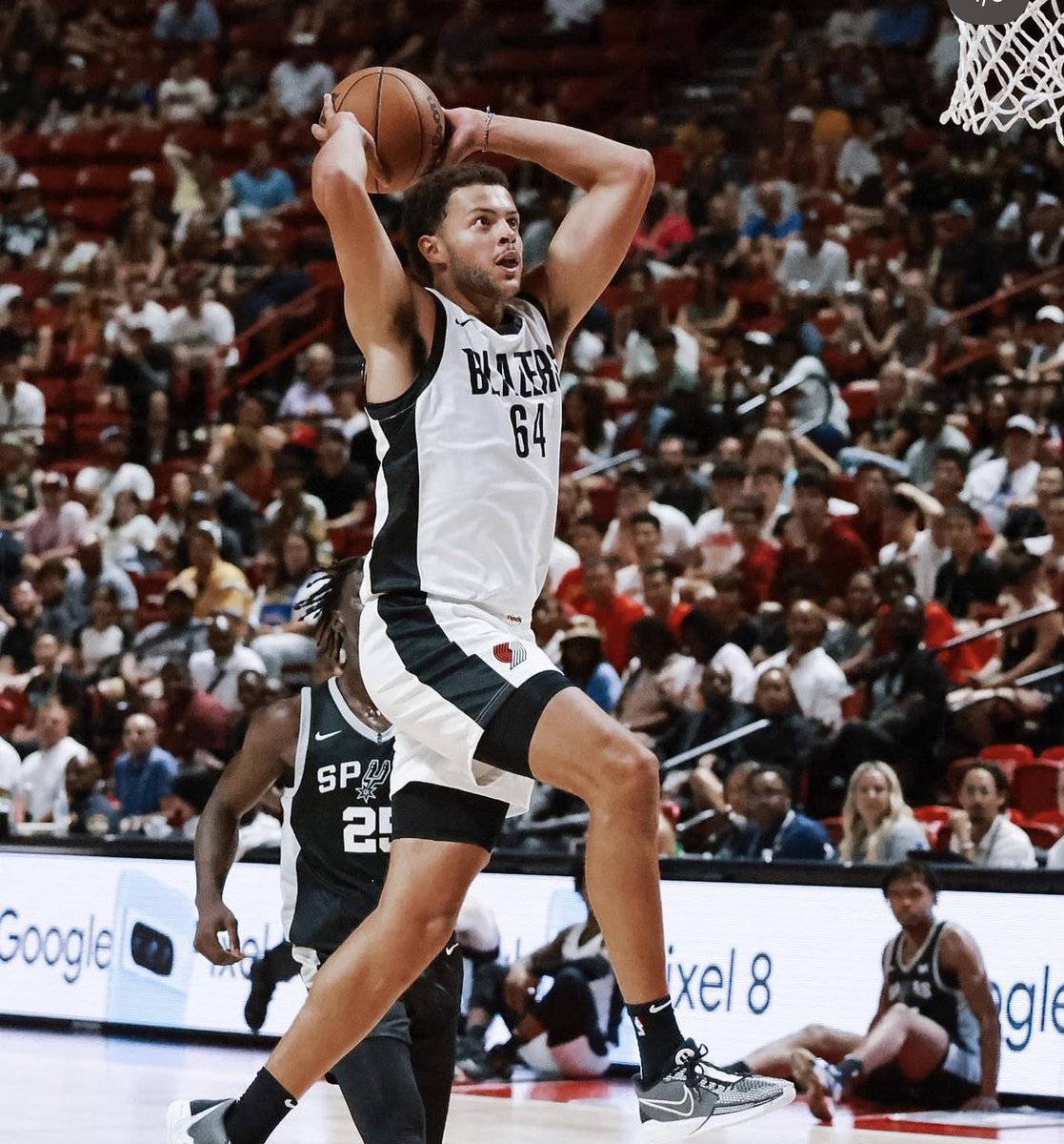 Spurs 83- 77 Blazers

Top performers:

Rayan Rupert
13/6/5
2 Steals
54.5 FG% 🔥

Alex Reese
16 Points
3 3PM 🎯 
3 Rebounds
3 Stocks 💪

📸: <a href="/trailblazers/">Portland Trail Blazers</a> on IG