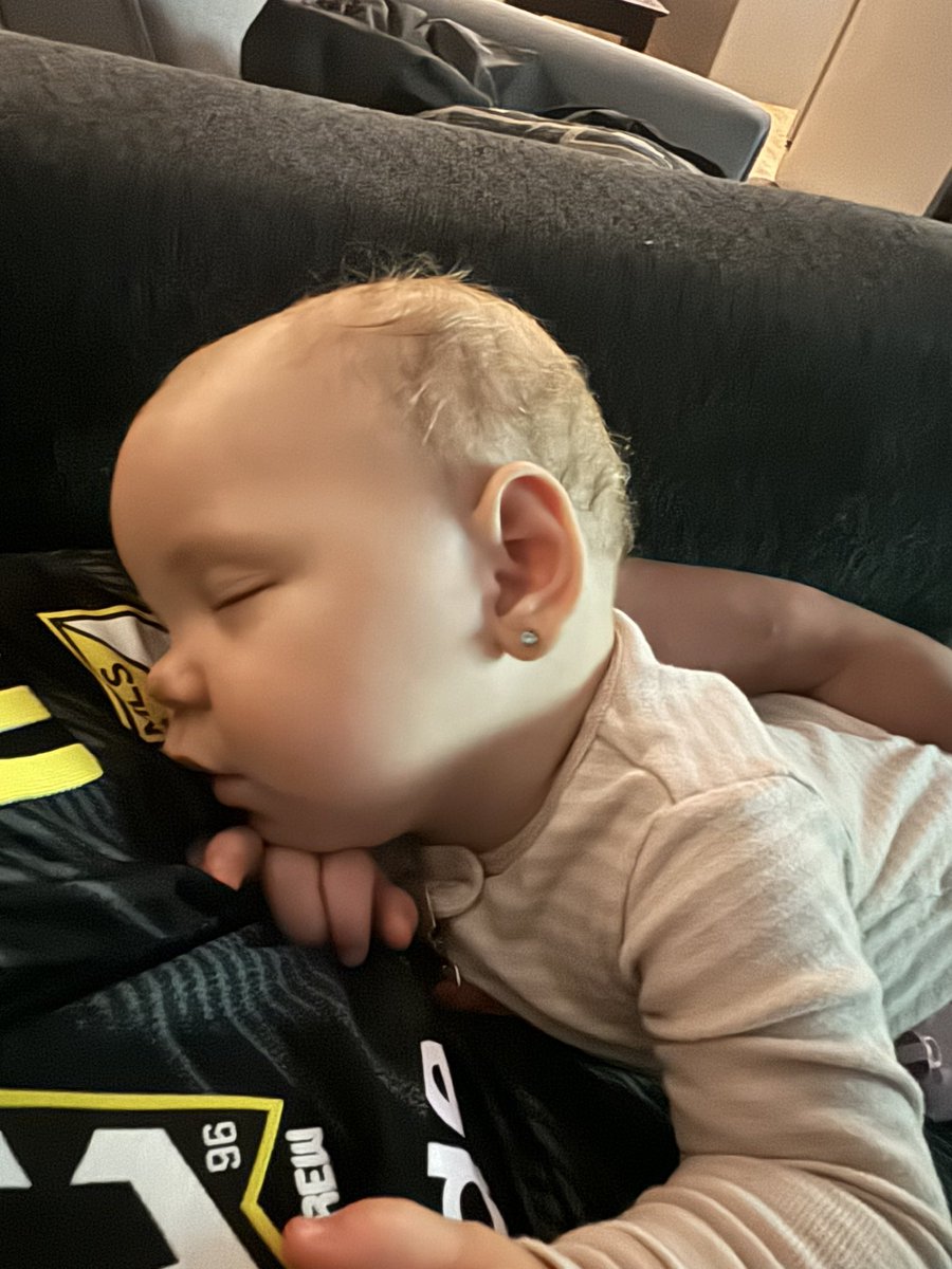 afreddie15's tweet photo. Wake up baby girl!! The Crew are playing!! #Crew96 https://t.co/eOeoTx9NvI