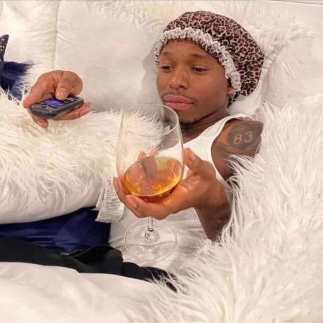 BUGATTI_BOI_BWS's tweet photo. If he was in jail that wouldn’t have happened 😎🤷🏽‍♂️ . Anyway what y’all had for dinner🤧
#BlackTwitter #Trump https://t.co/WQSYolbdrH