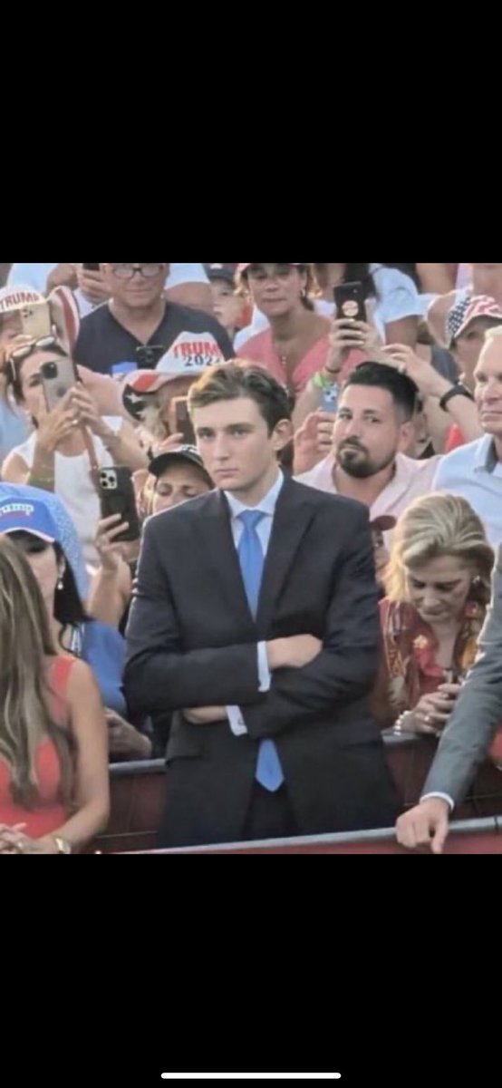 Pey_Don's tweet photo. This kid about to go Bruce Wayne mode https://t.co/pFYecH4irW