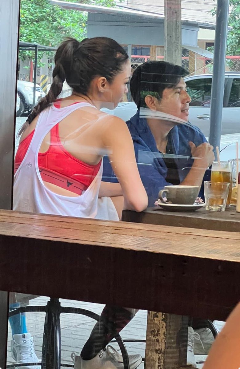 DyosaPeene's tweet photo. Yung minsan na lng ako dito kase nga panatag na ako. Tapos eto pa makikita ko sa IG stories nilang dalawa. Himlay na tayong lahat! #KIMPAUFOREVER!!!
#KimPau #teampanag #kimchiu #PauloAvelino https://t.co/MrZhm1y5kA