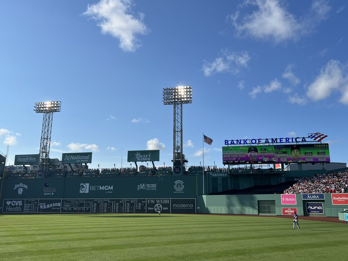 ChicagoBayStars's tweet photo. It was my first time visiting Fenway Park and I got to see the Green Monster. I was also happy to see Masataka Yoshida.

#redsox
#masatakayoshida
#吉田正尚 https://t.co/h4MWp1LjLX