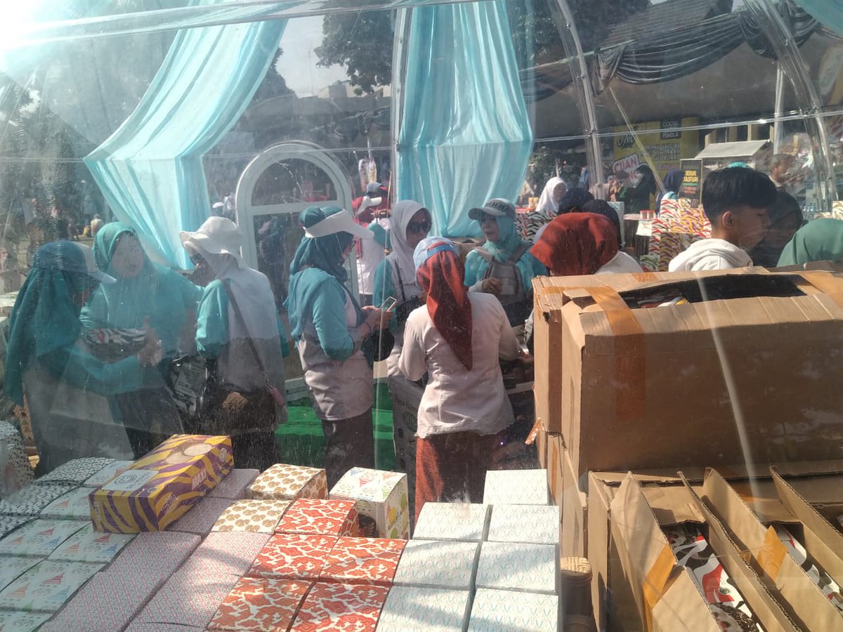Bazar produk kreatif UMKM, donor darah &amp; cek kesehatan bekerja sama dengan PMI.
#SiliwangiSehat