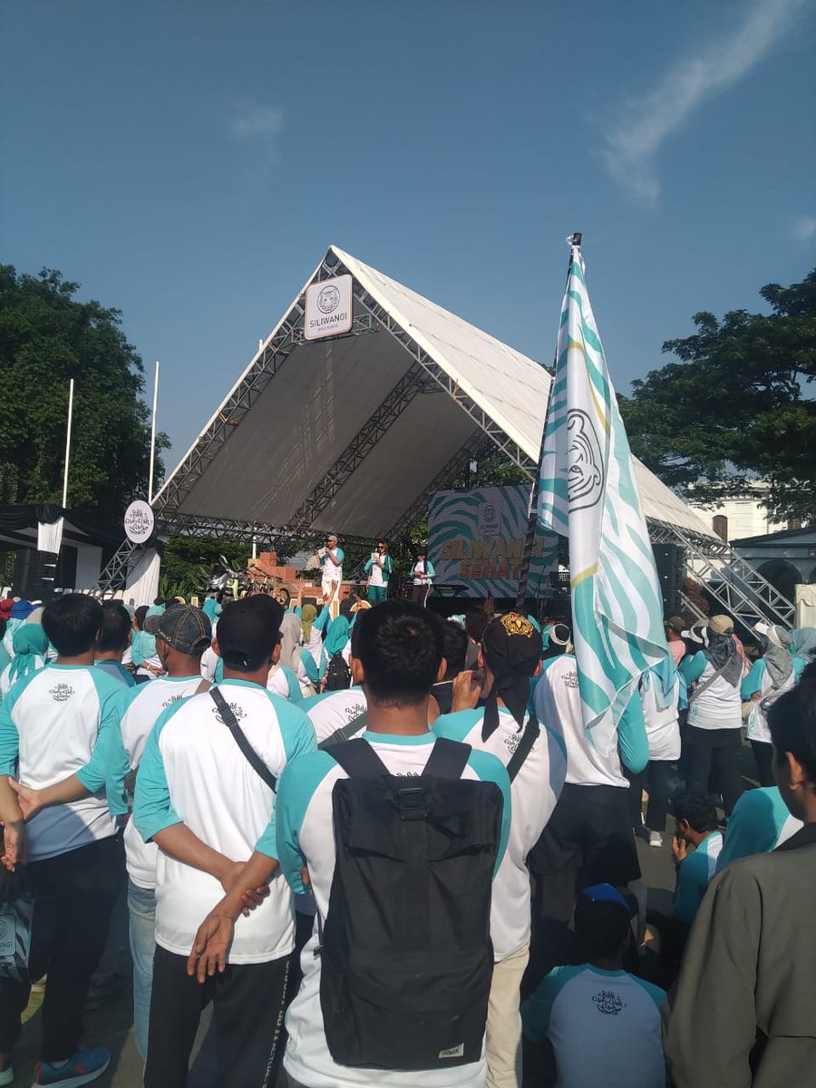 Serta pagelaran singkat budaya seni tari jaipong &amp; seni musik angklung, promo menarik selama acara, door prize, dan lain-lain.
#SiliwangiSehat