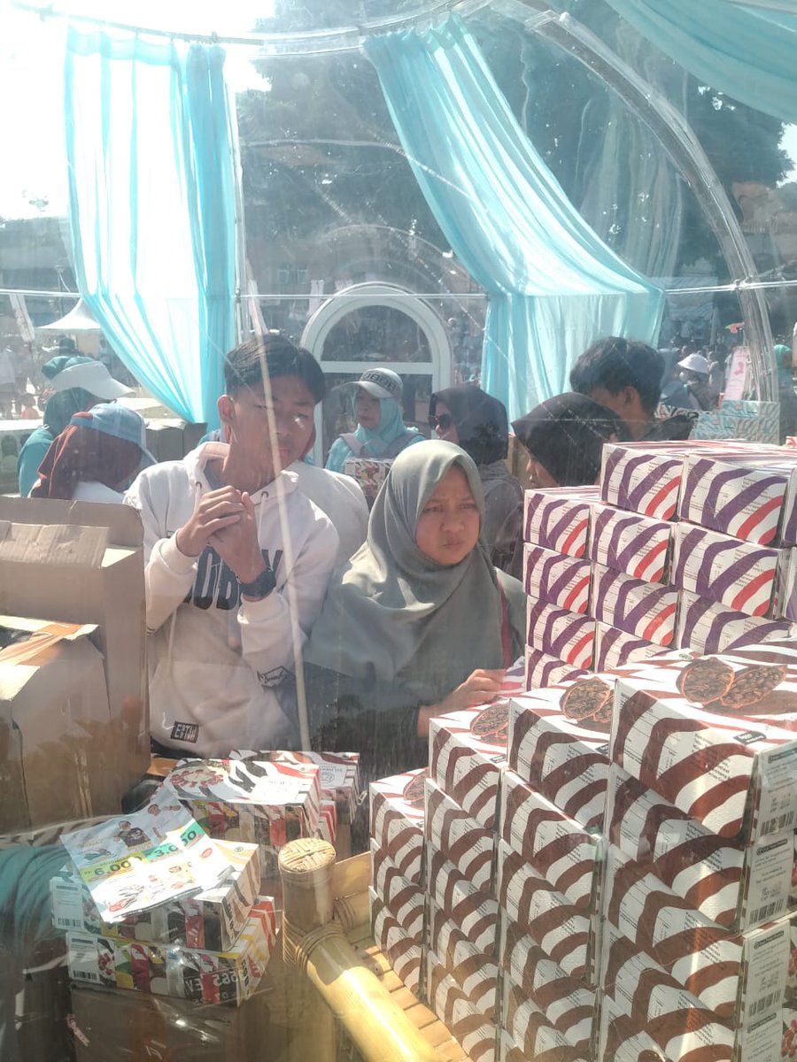 Siliwangi Bolu Kukus juga menyediakan 2 booth di area finish agar pengunjung bisa membeli produk yang diinginkan.
#SiliwangiSehat