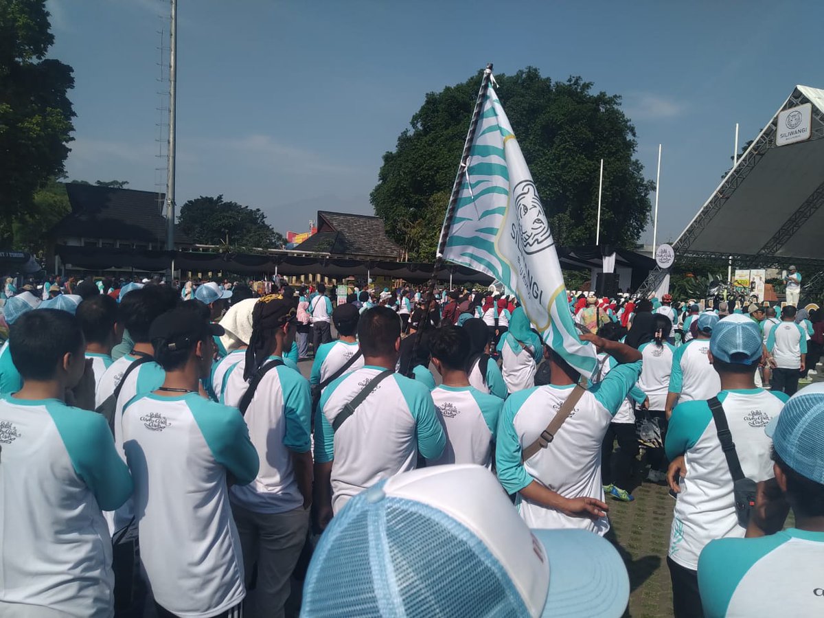 Seru banget deh. Saking antusiasnya warga Bogor, sebanyak 3.000 tiket sudah habis terjual sejak Kamis, 11 Juli 2024.
#SiliwangiSehat