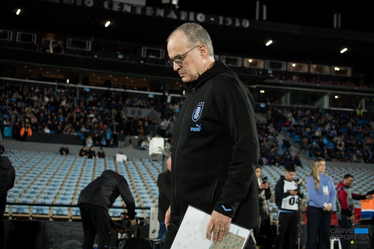 🗣️ “El nivel que él mostró, en los minutos que jugó, no lo posicionan lejos de aspirar a compartir titularidad en la posición de centro atacante. Está en condiciones de disputar ese espacio de manera legítima. Hoy tuvo una actuación satisfactoria”

✍🏻 Bielsa sobre Luis Suárez