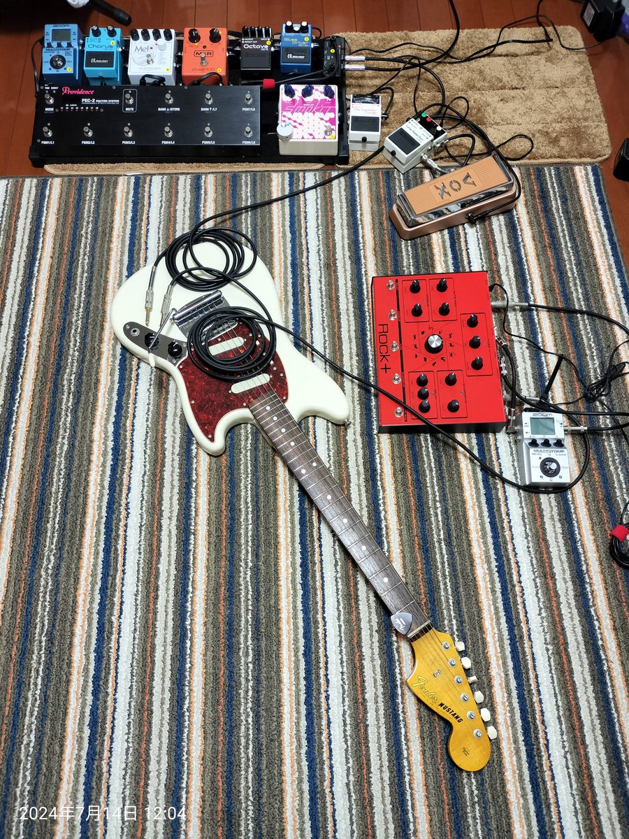 liveinosaka0220's tweet photo. ギター🎸はmg65vwhで
CharさんちのRock+とMS-50Gか❓
それともSmokitなどのコンパクトを組み合わせたボードか❓
どっちで遊ぶか❓
同じ様な音を探してしまうのは…何でや〜😱
#ms50g
#rock
#smokit
#mg65vwh https://t.co/pKMAmFigUH