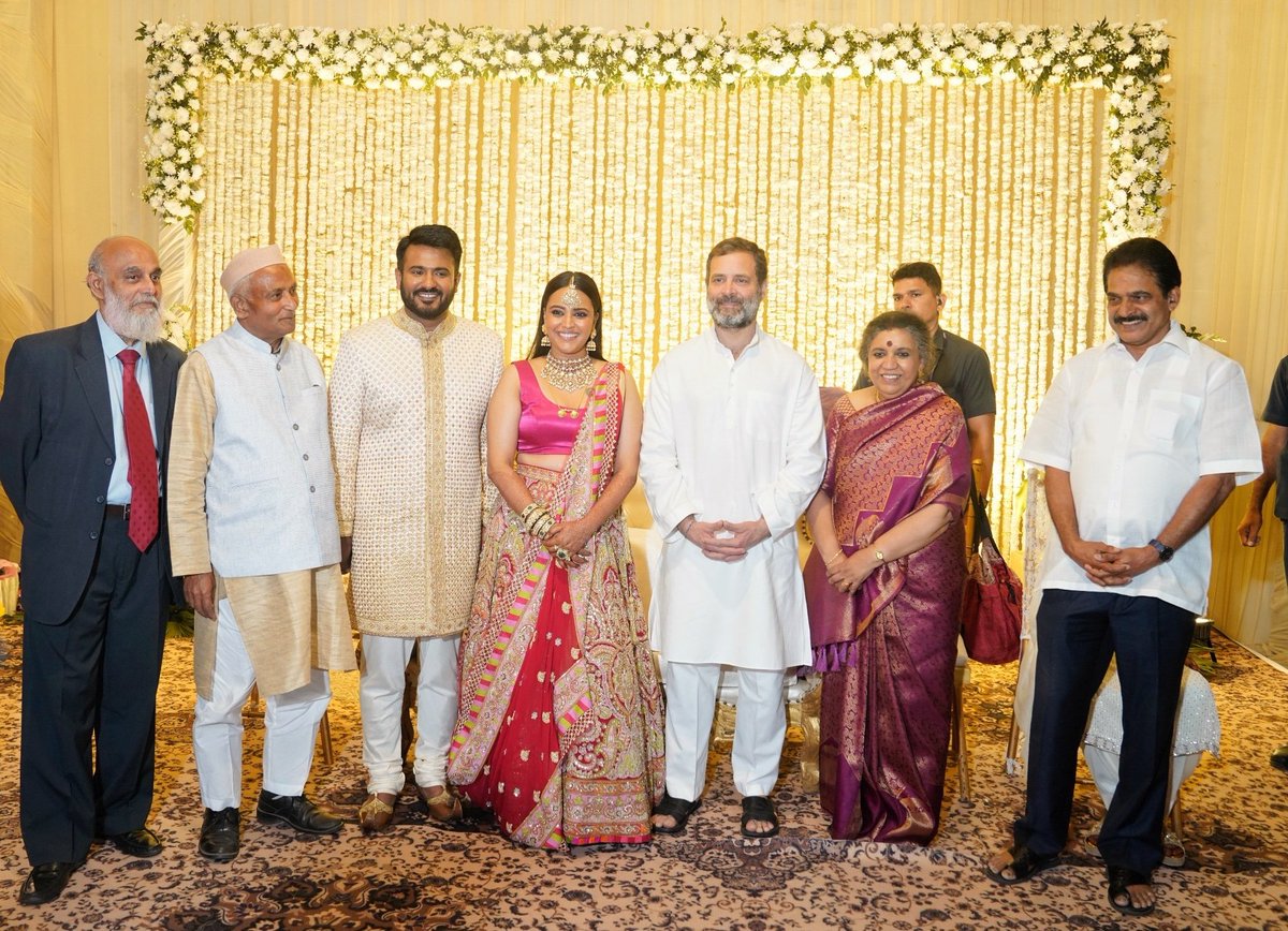 MrDemocratic_'s tweet photo. Rahul Gandhi attended the wedding of an actress who always raised voice for Social & Democratic values Swara Bhaskar & Fahad bhai but didn't consider it appropriate to be a part of a drama.

This is not an ordinary family, it has to take care of its dignity also.

RG is a man of principles 🔥