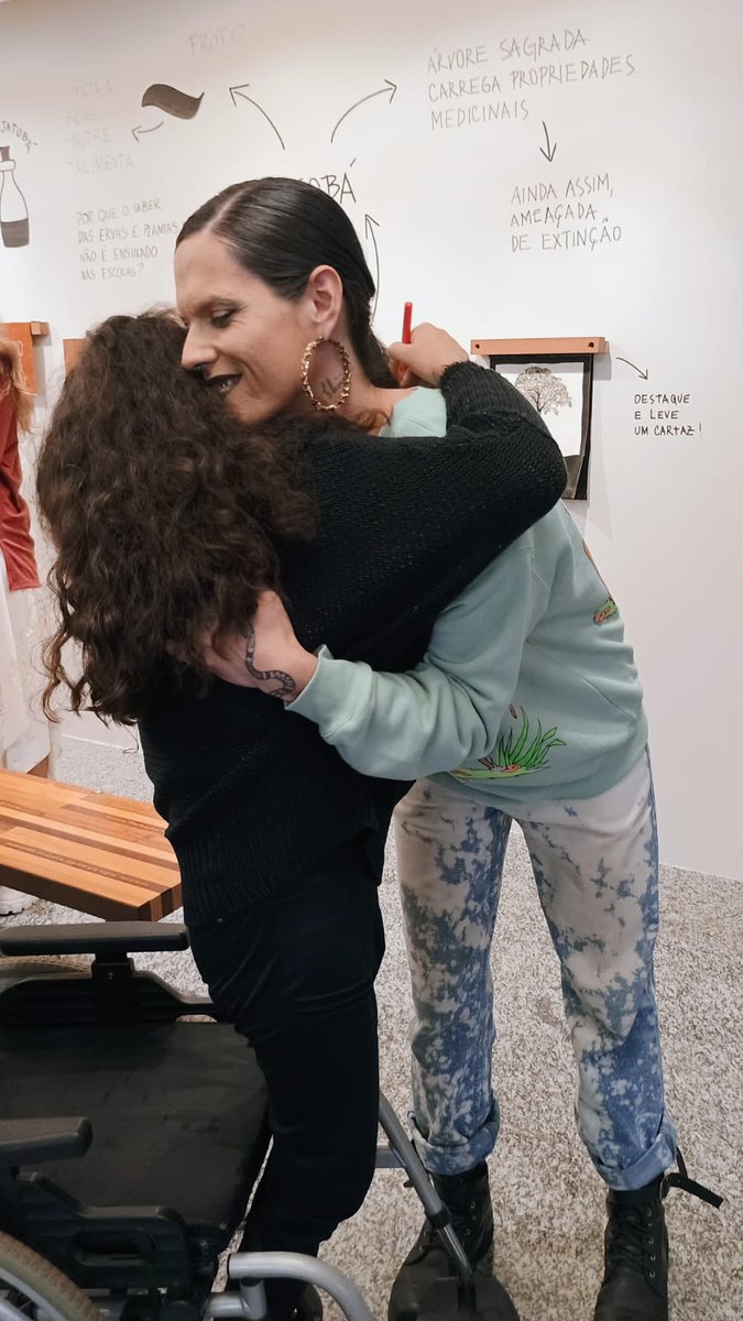 franciflor's tweet photo. Sabe aquele abraço que traz paz, que cura, que fortalece? Aquele abraço que a gente tem vontade de morar nele? @FilipeCatto tem. ♥️ https://t.co/YX8dWe83Vf