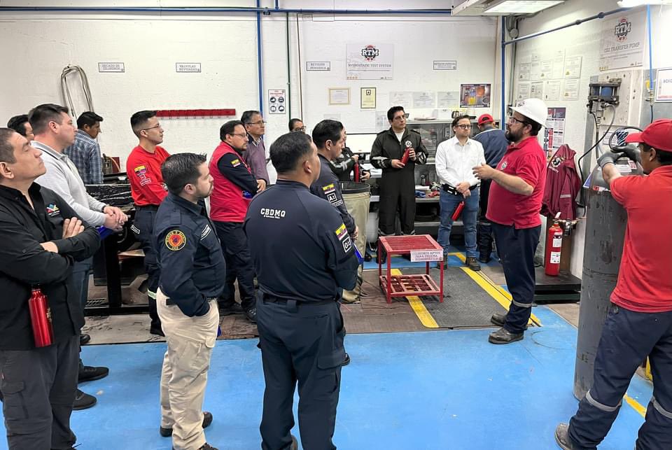 Hemos concluido el programa de formación técnica de Investigación Científica de Incendios y Explosiones, TIC Nivel 1, con la participación de <a href="/CBRGUA1882/">Bomberos Rancagua</a>, <a href="/PoliciaEcuador/">Policía Ecuador</a>, bomberos de varias ciudades de Ecuador y profesionales del área seguros y seguridad industrial.