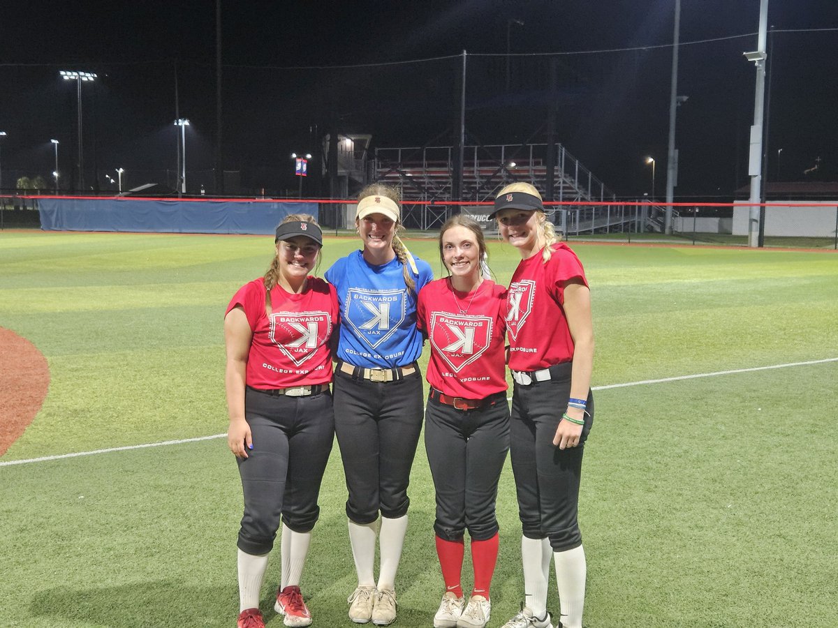 ForceElite2027's tweet photo. A beautiful night for camp!  Our girls @MollyOBrien2027, @Nora_M_08, @EdenAtkinson44 and @KaydenStuckey took part in the @BackwardsKJax camp during the @USSSAFastpitch Power 50!  Had a blast with all of the coaches! Proud of how they represented FE! #GoForce #FErecruited https://t.co/Qm6WwpyhDV