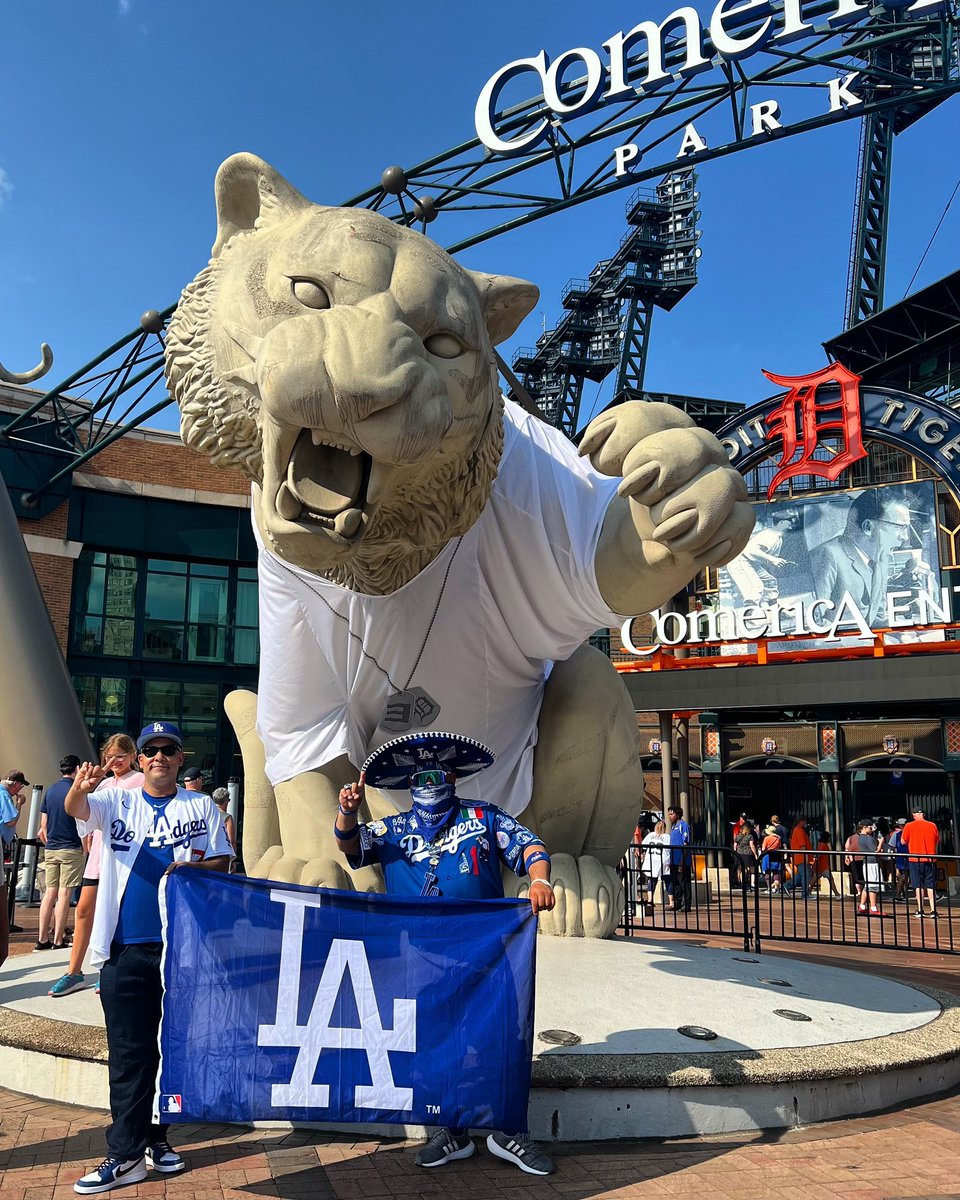 mariachiloco1_'s tweet photo. Ajuaa! Me &amp; My Homie @s3rg1e Chased Our Last MLB Stadium Up Here In Detroit The Comerica Park Stadium! 30/30 &amp; We Don’t Mind Doing It All Over Again Lol 😂🏟️📙🔥🍻🐯🐅💀⚾️💙🙌🏽☝🏽💪🏽 #ComericaPark #DodgersVsTigers #LADvsDET #Dodgers  #LetsGoDodgers #Mariachiloco #StadiumChaser https://t.co/4Ff53m5sEK