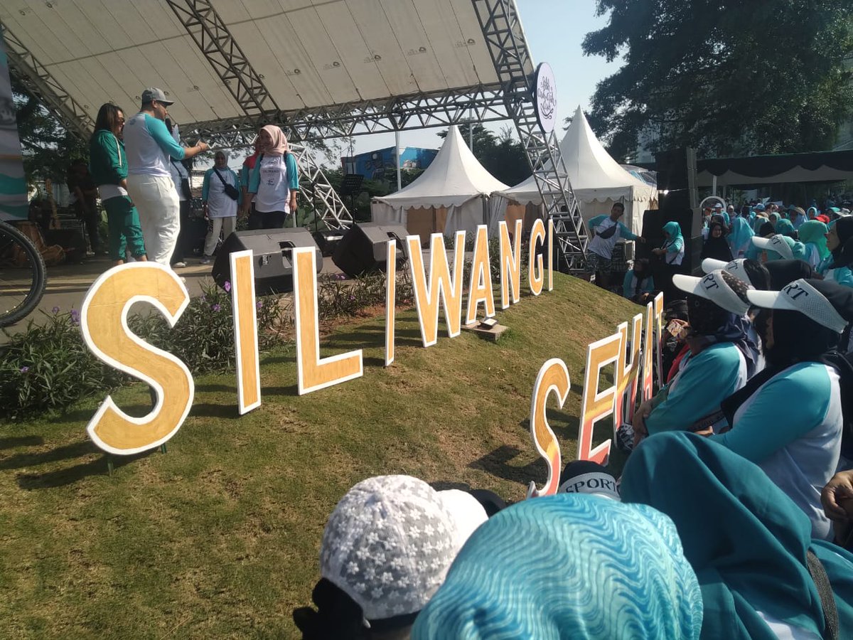 Padat dan sehat! Acara Siliwangi Sehat hari ini pecaah banget serunya! Siapa nih fans berat Siliwangi Bolu Kukus juga? 😂cuungg aaahh. <a href="/nchiehanie1/">Nchie Hanie</a> <a href="/LendyReny/">Review Drakor, Kmovie, Czennie (.◜◡◝)</a> <a href="/Efi_Thea/">Efi Fitriyyah</a> #siliwangisehat