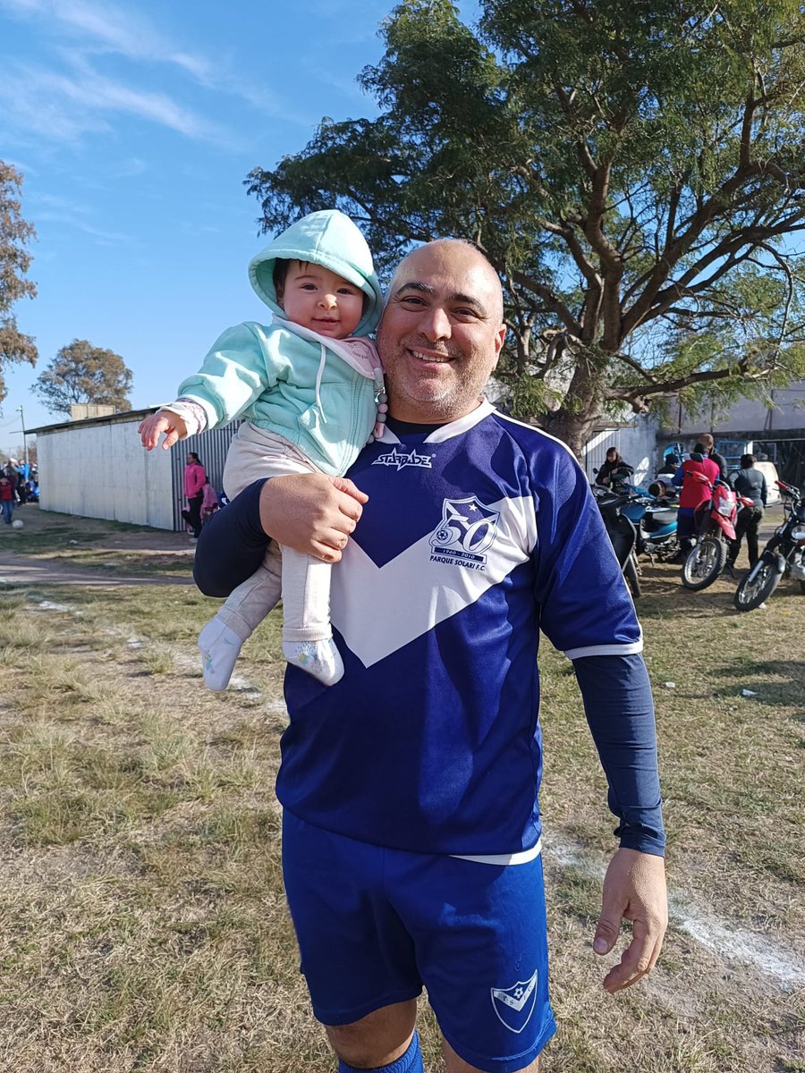 Bruna acompañando al abuelo 😍