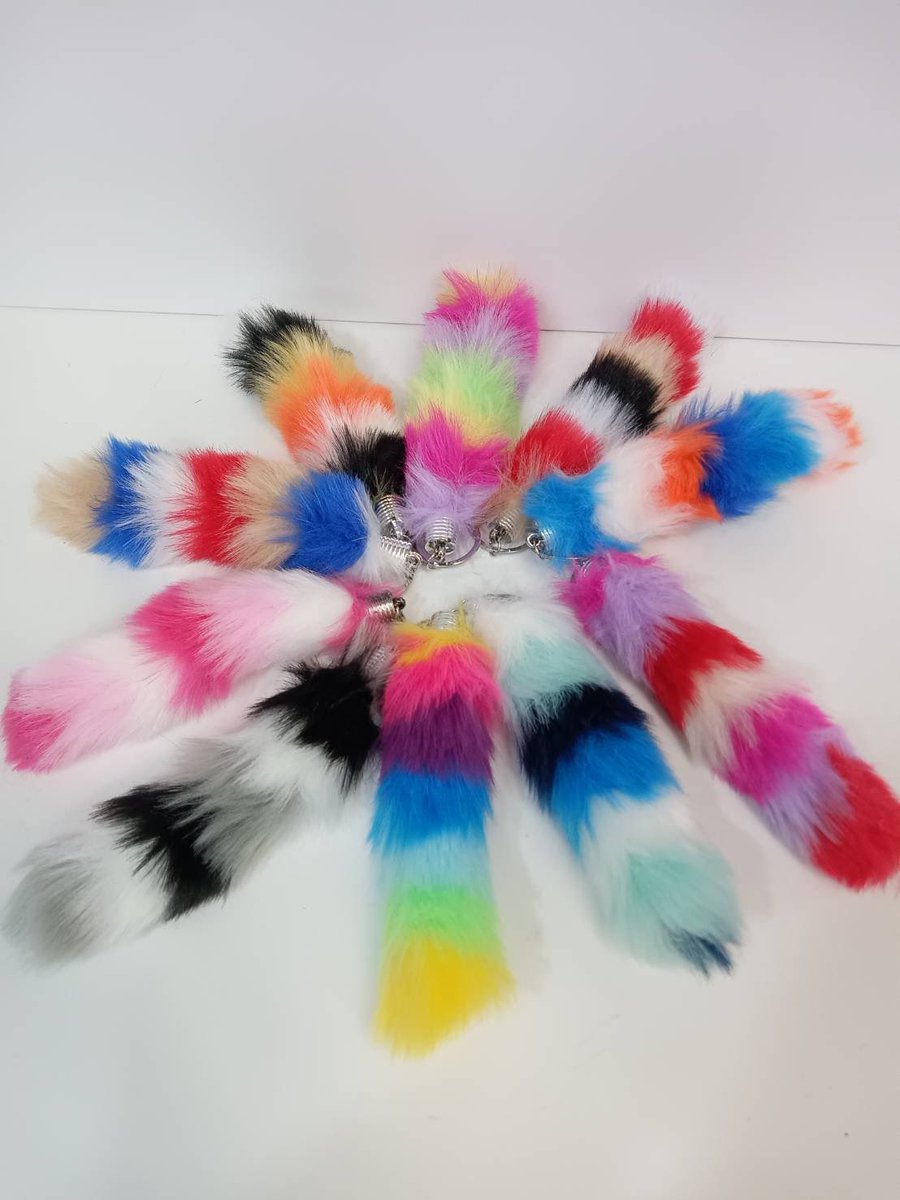 Picnic原宿店 に #カラフルしっぽ が並んだよ(⁎⁍̴̛ᴗ⁍̴̛⁎) カラフルで