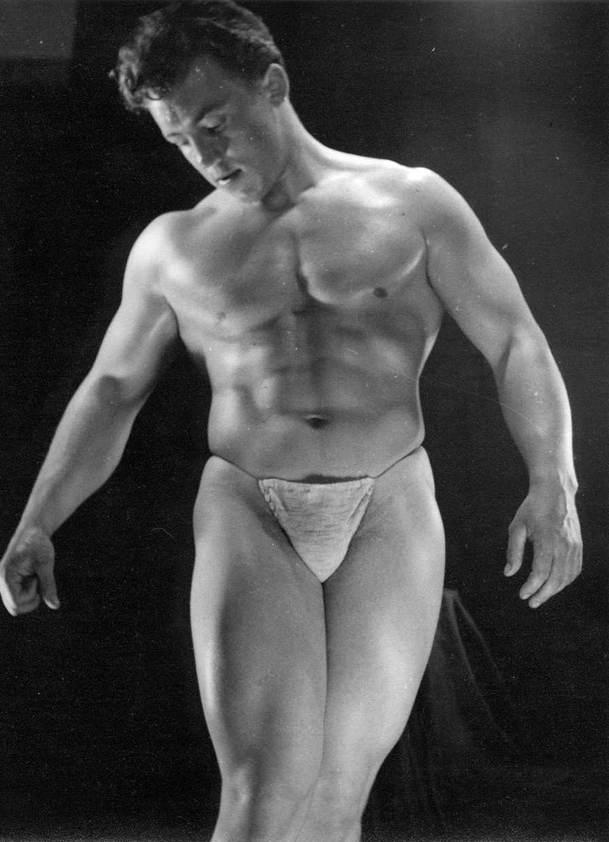BeefcakePhotos's tweet photo. Ted Gutteridge
Basil Clavering (Hussar)
#physiquephotography #vintagemalephotography #posingstrap #malemuscle #homoerotica #beefcake #malebeauty #malephysique #vintagebeefcake #tedgutteridge #hussar #basilclavering https://t.co/y5G6DRSoKD