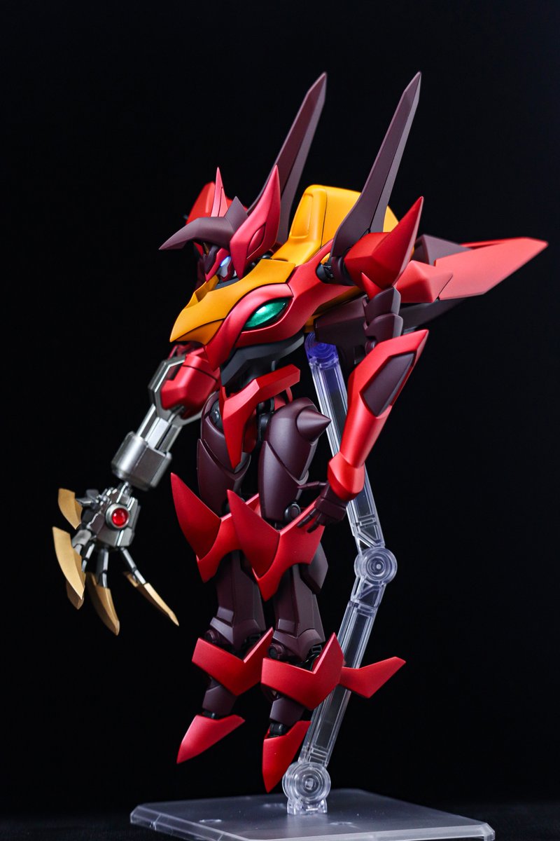 air_ship5's tweet image. #コードギアス
ＨＧ 1/35 紅蓮聖天八極式　完成しました！

コックピット内部がオミットされてるのでメカコレクションの紅蓮弐式から拝借して取り付けれるよう弄ってます！
赤はマットキャンディ塗装仕上げで！

ガンプラ以外でさくっと作りたかったので楽しかった(&apos;ω&apos;)
