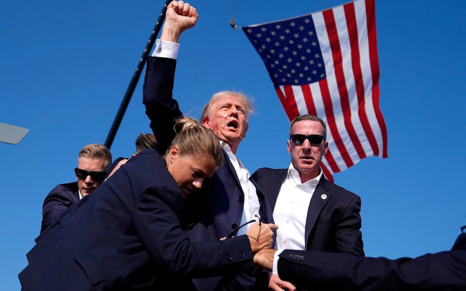 JosephYAY's tweet photo. Politics aside, this picture alone won Trump the election. https://t.co/epZFbDadO6