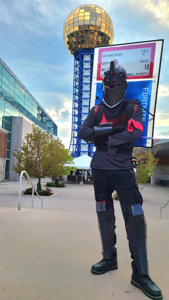 Famous_player_'s tweet image. Black Knight PSA 10 cosplay! For the love of the game, #Fortnite