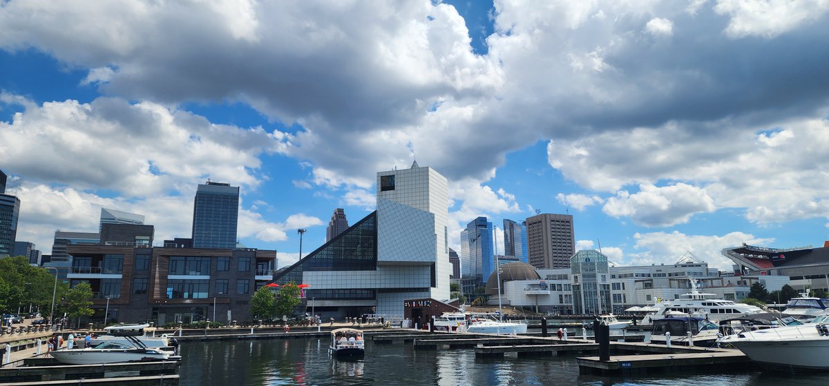 It's #SkylineSunday and here's another picture from a city we visited for the first time last week.  Do you recognize this scene?