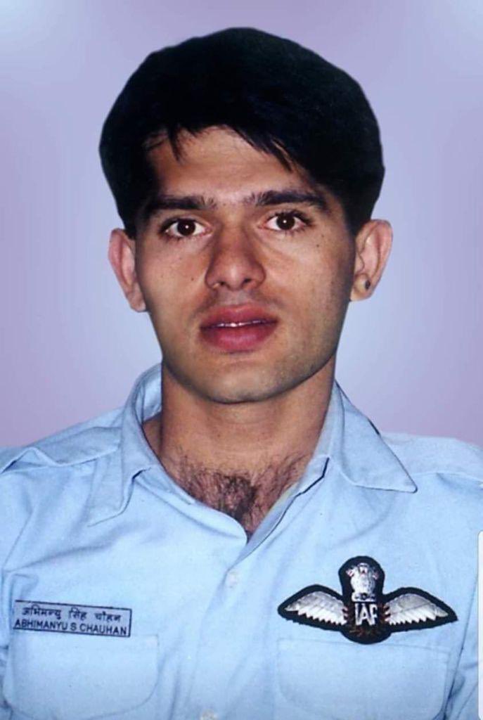 priority_n's tweet photo. Blessed Birthday of a Braveheart who stays forever 24 and young,
FLYING OFFICER ABHIMANYU SINGH CHAUHAN
8 SQN @IAF_MCC
An #AirWarrior and a #LostPilot would’ve celebrated his 46th Birthday today, if not immortalized in Mig 21 crash in 2002. Fly high brother…
#KnowYourHeroes https://t.co/8p2hFVEUrZ